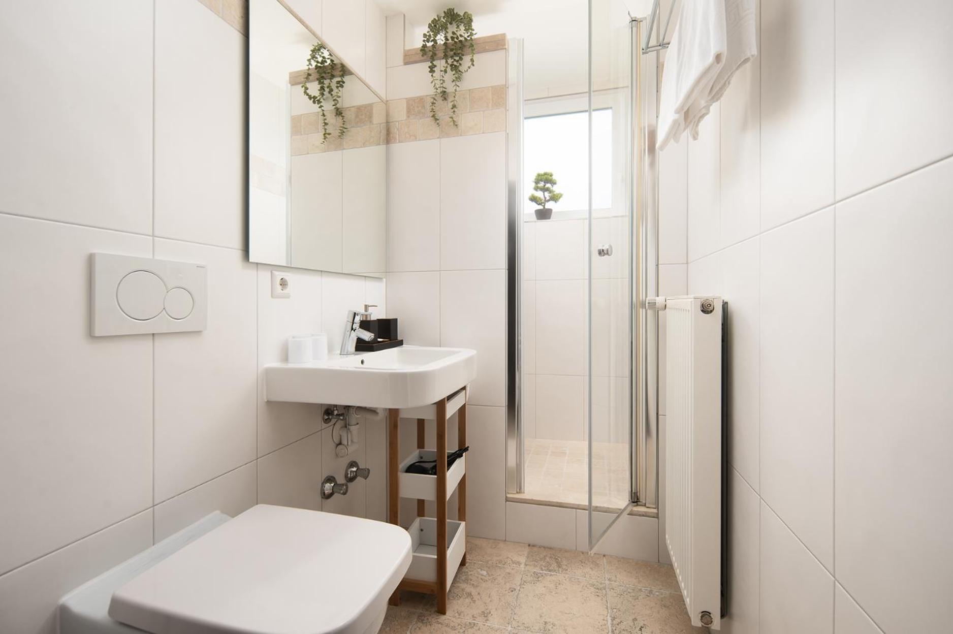 Hotel Vier Jahreszeiten Therme & Kliniken Bad Krozingen Naehe Freiburg & Schwarzwald Ideal Fuer Wellness Kur & Business Ausfluege 24H Check In- Wlan & Parken Gratis Exteriör bild