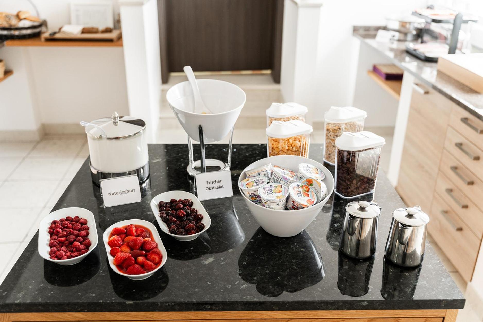 Hotel Vier Jahreszeiten Therme & Kliniken Bad Krozingen Naehe Freiburg & Schwarzwald Ideal Fuer Wellness Kur & Business Ausfluege 24H Check In- Wlan & Parken Gratis Exteriör bild