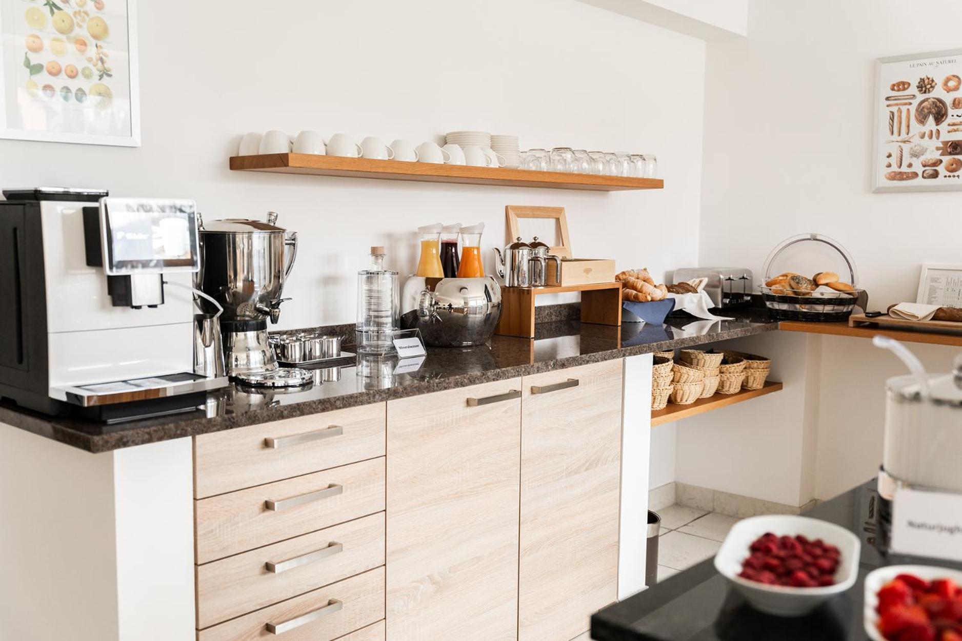 Hotel Vier Jahreszeiten Therme & Kliniken Bad Krozingen Naehe Freiburg & Schwarzwald Ideal Fuer Wellness Kur & Business Ausfluege 24H Check In- Wlan & Parken Gratis Exteriör bild
