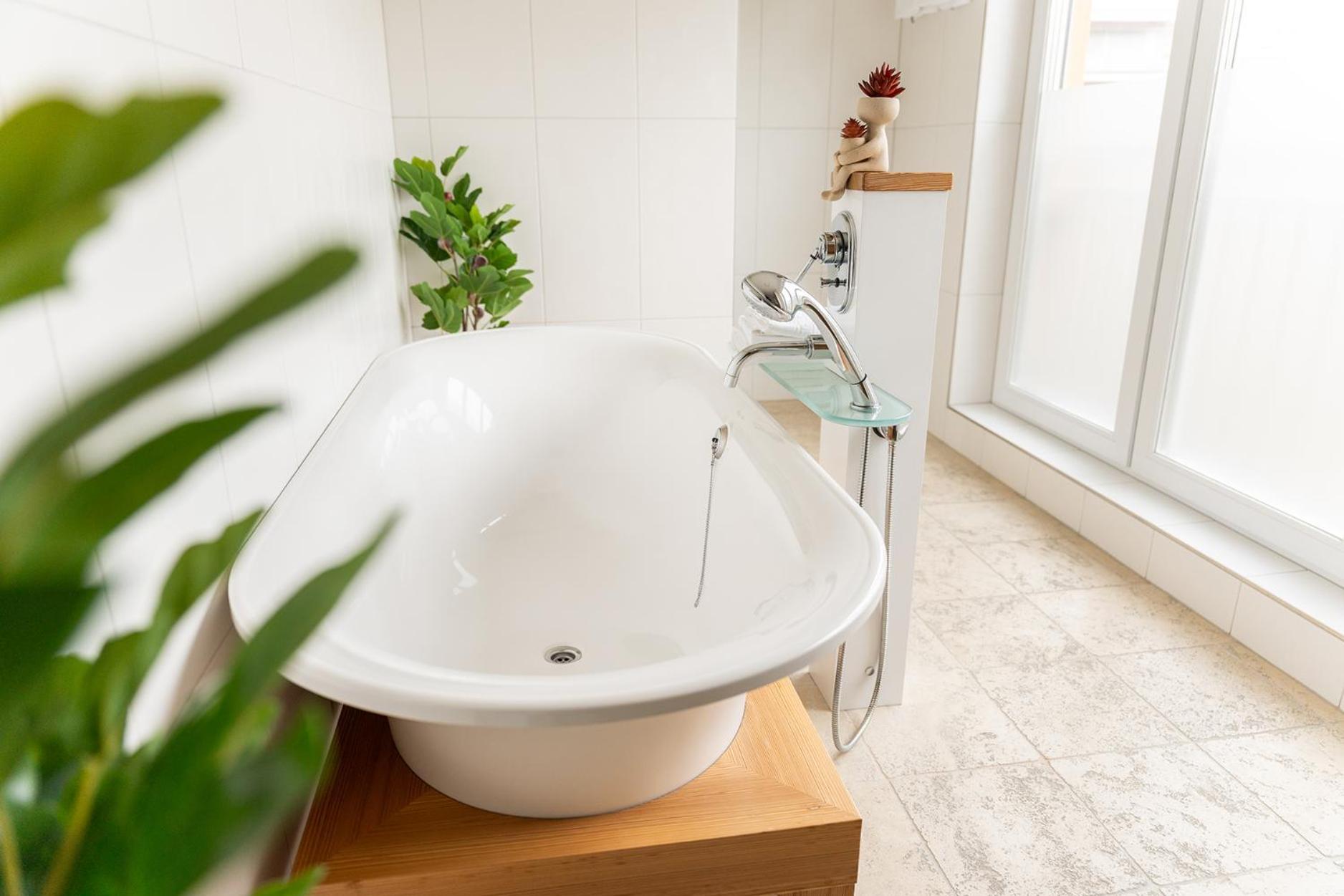 Hotel Vier Jahreszeiten Therme & Kliniken Bad Krozingen Naehe Freiburg & Schwarzwald Ideal Fuer Wellness Kur & Business Ausfluege 24H Check In- Wlan & Parken Gratis Exteriör bild